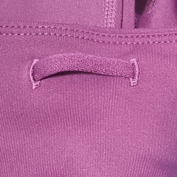 EUC ~ GapFit G-Fast Women's Plum Colored Capri Leggings (Size: Large) - Picture 4 of 6